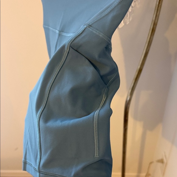 New lululemon align shorts with pockets. 6 inch. Size 6 - Picture 2 of 3